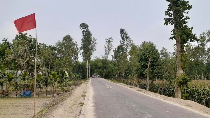 বিএসএফের আপত্তিতে সড়কের কাজ বন্ধ